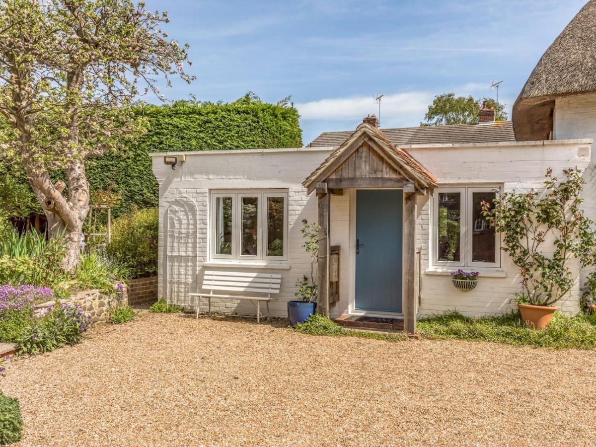 Pass The Keys Charming Apartment Attached To Thatched Cottage 奇切斯特 外观 照片