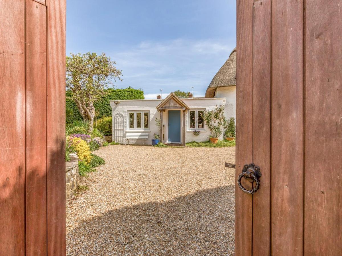 Pass The Keys Charming Apartment Attached To Thatched Cottage 奇切斯特 外观 照片